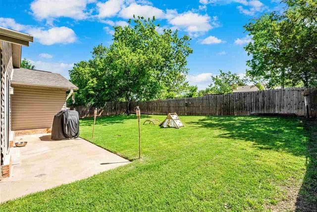 2309 NW Robinhood Dr, Lawton, OK 73505