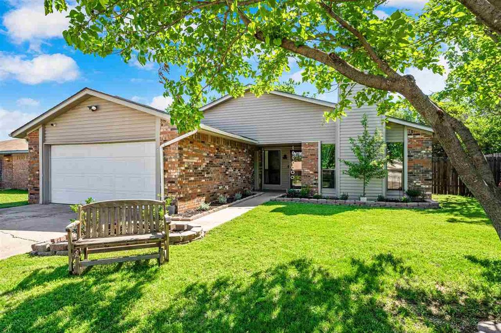 2309 NW Robinhood Dr, Lawton, OK 73505