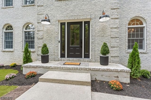 14 Deer Run Dr, Millstone Twp., NJ 08510