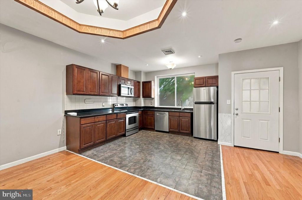 2323 S ALDER ST, PHILADELPHIA, PA 19148 — exterior