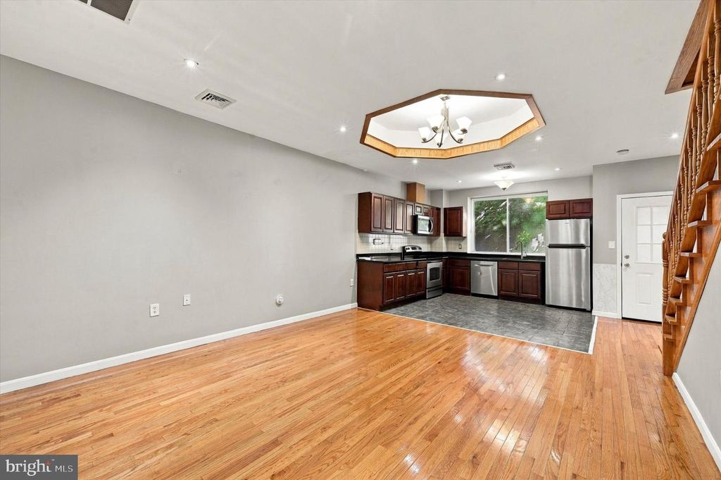 2323 S ALDER ST, PHILADELPHIA, PA 19148 — photo 2