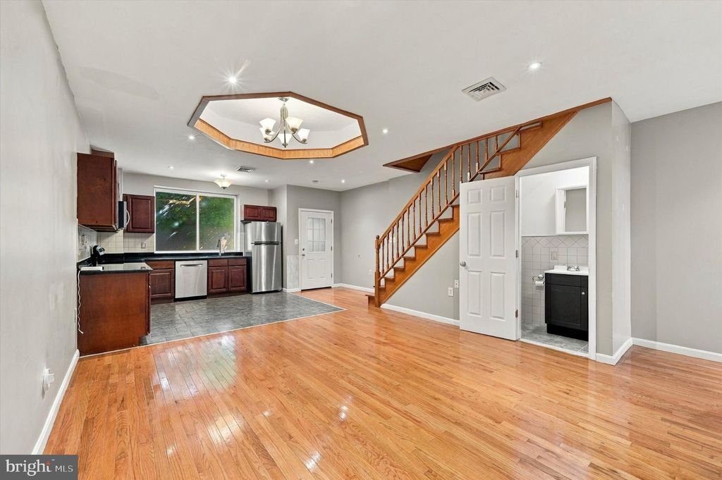 2323 S ALDER ST, PHILADELPHIA, PA 19148 — photo 3