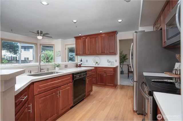 176 Eagle Ridge Drive E, Puyallup, WA 98374