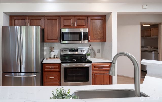 176 Eagle Ridge Drive E, Puyallup, WA 98374