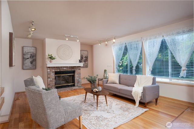 176 Eagle Ridge Drive E, Puyallup, WA 98374