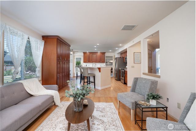176 Eagle Ridge Drive E, Puyallup, WA 98374