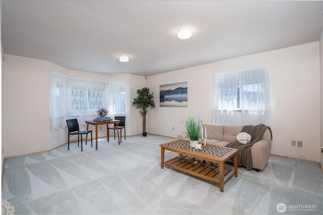 176 Eagle Ridge Drive E, Puyallup, WA 98374