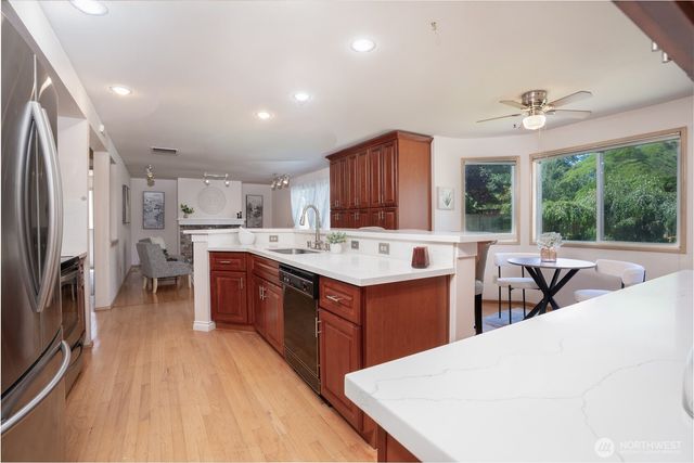 176 Eagle Ridge Drive E, Puyallup, WA 98374
