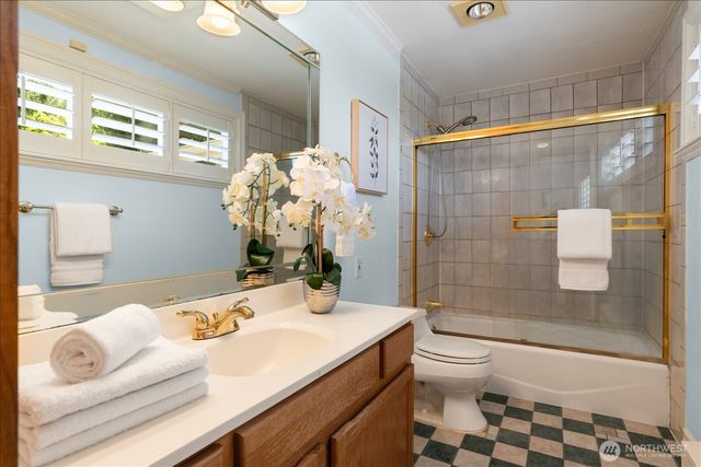17524 10th Avenue NW, Shoreline, WA 98177