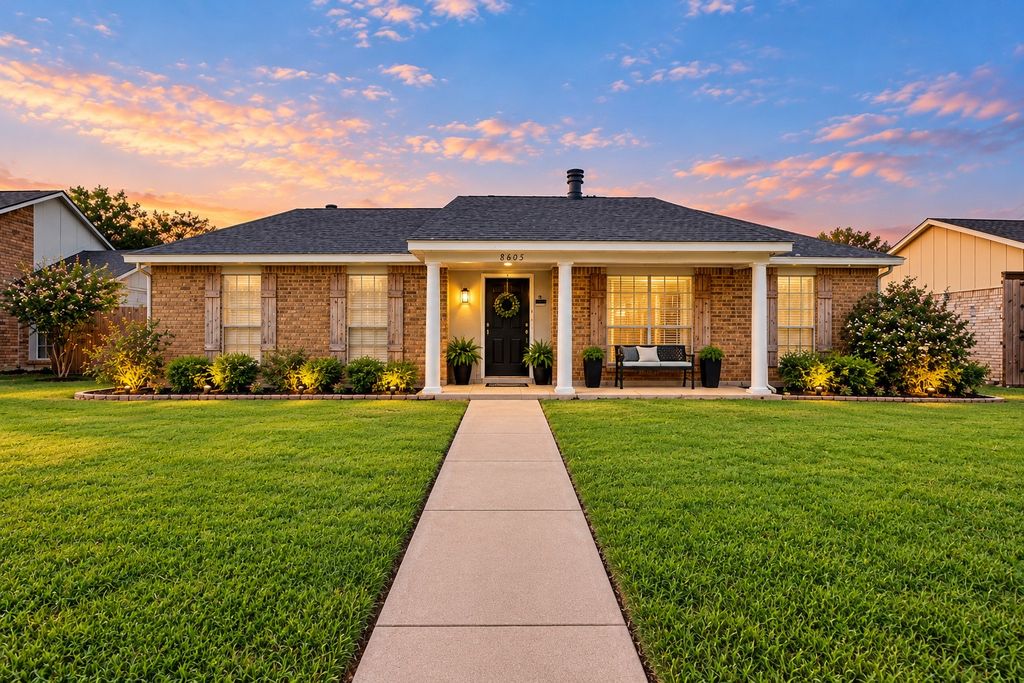 8605 Woodside Drive, Rowlett, TX 75088