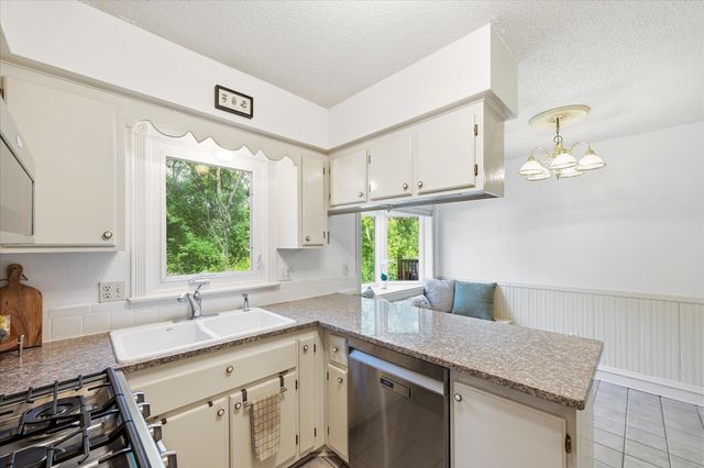 6433 Cavell Avenue N, Brooklyn Park, MN 55428