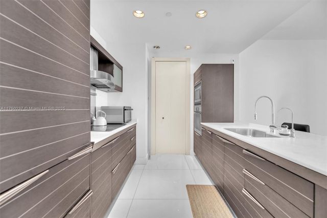 200 Biscayne Boulevard Way 4910, Miami, FL 33131