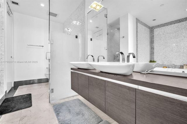 200 Biscayne Boulevard Way 4910, Miami, FL 33131