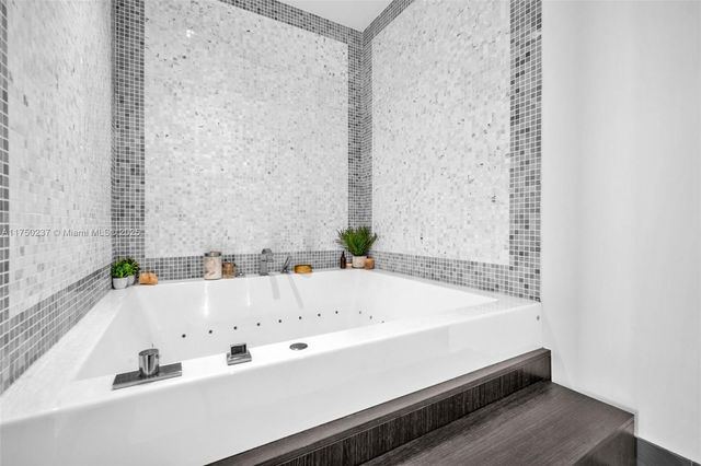 200 Biscayne Boulevard Way 4910, Miami, FL 33131