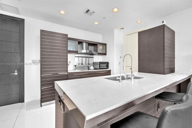 200 Biscayne Boulevard Way 4910, Miami, FL 33131