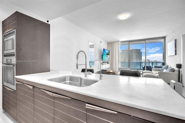 200 Biscayne Boulevard Way 4910, Miami, FL 33131