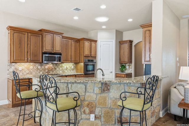 144 Hidden Forest, La Vernia, TX 78121