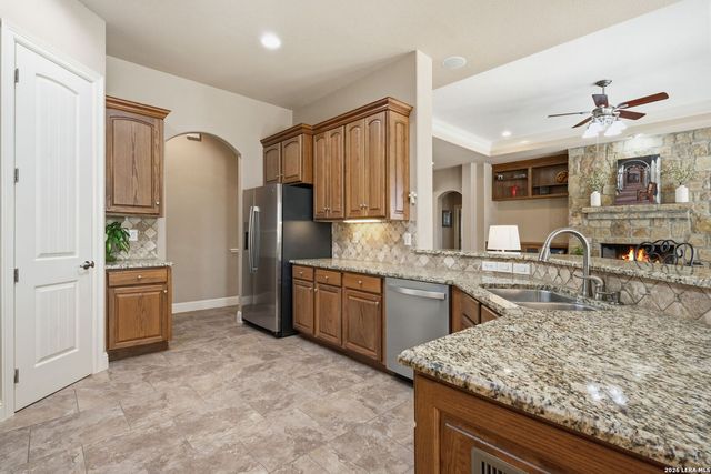 144 Hidden Forest, La Vernia, TX 78121