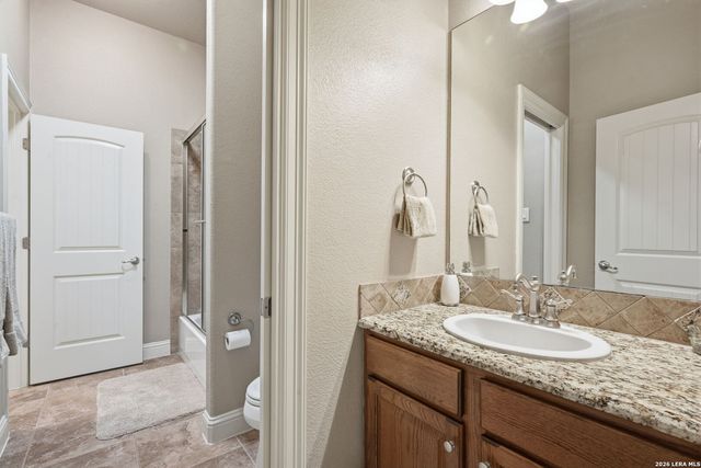 144 Hidden Forest, La Vernia, TX 78121