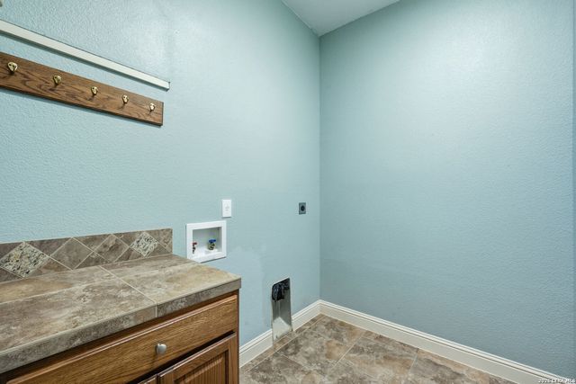 144 Hidden Forest, La Vernia, TX 78121