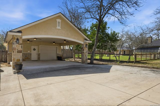 144 Hidden Forest, La Vernia, TX 78121