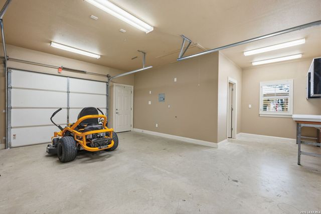 144 Hidden Forest, La Vernia, TX 78121