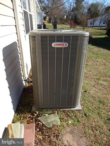 2 FARRINGTON CT, Southampton, NJ 08088