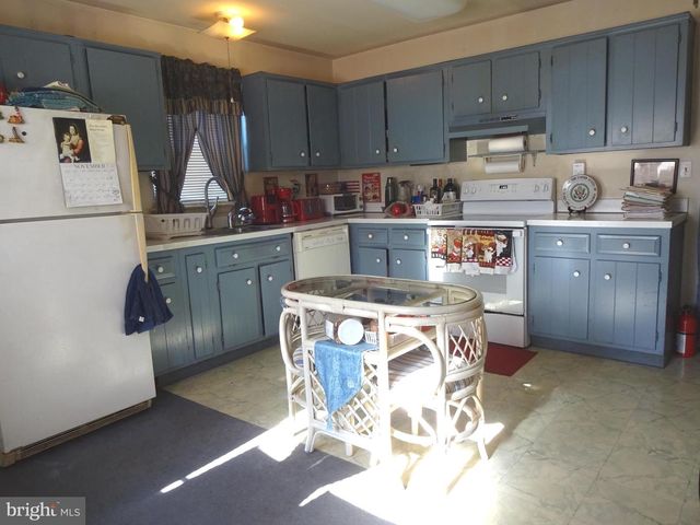 2 FARRINGTON CT, Southampton, NJ 08088