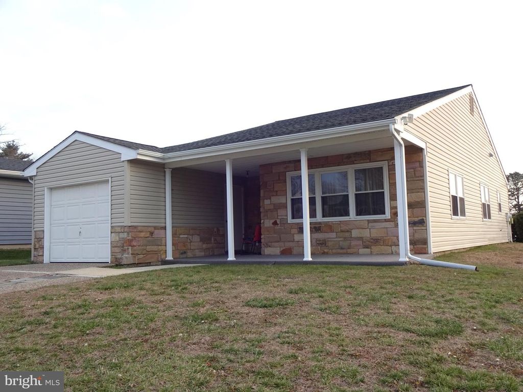 2 FARRINGTON CT, Southampton, NJ 08088