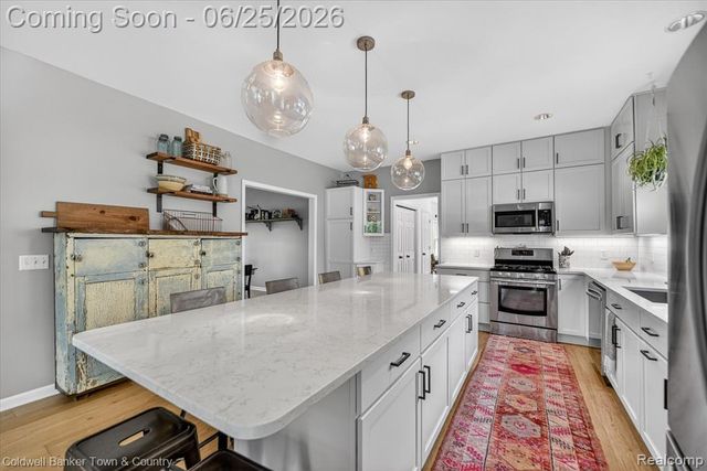 918 Gray Fox Court, Howell, MI 48843
