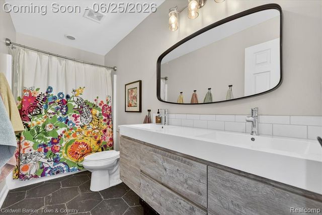 918 Gray Fox Court, Howell, MI 48843