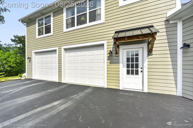 918 Gray Fox Court, Howell, MI 48843