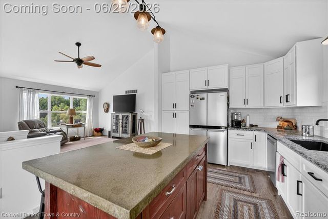 918 Gray Fox Court, Howell, MI 48843