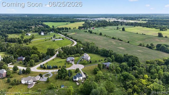 918 Gray Fox Court, Howell, MI 48843