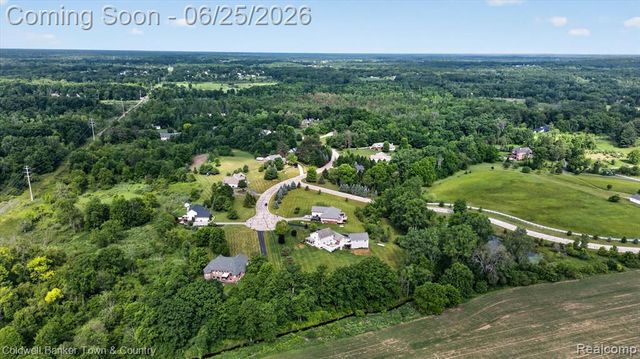 918 Gray Fox Court, Howell, MI 48843