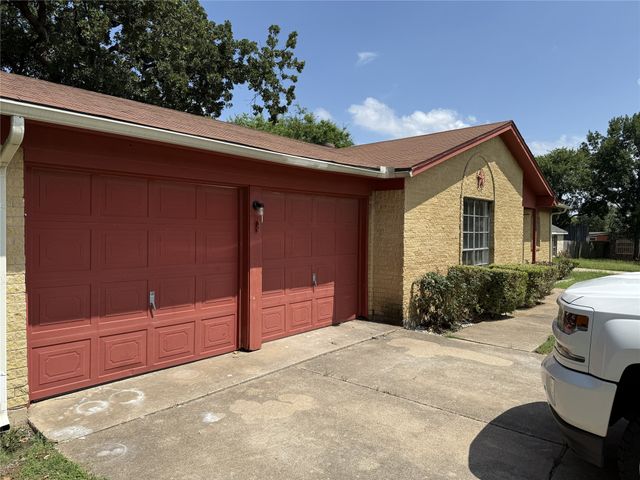 6355 Hanger Park Drive, Forest Hill, TX 76119