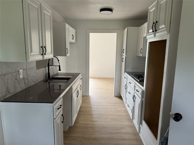 6355 Hanger Park Drive, Forest Hill, TX 76119