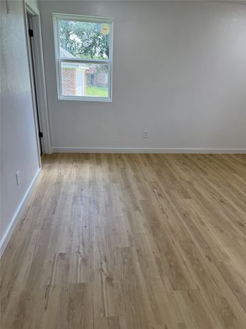 6355 Hanger Park Drive, Forest Hill, TX 76119