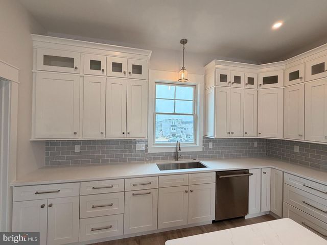 4 W SUMNER AVE, Long Beach Township, NJ 08008