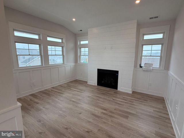 4 W SUMNER AVE, Long Beach Township, NJ 08008