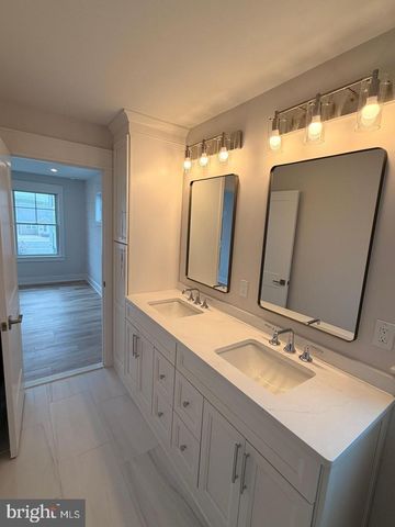 4 W SUMNER AVE, Long Beach Township, NJ 08008