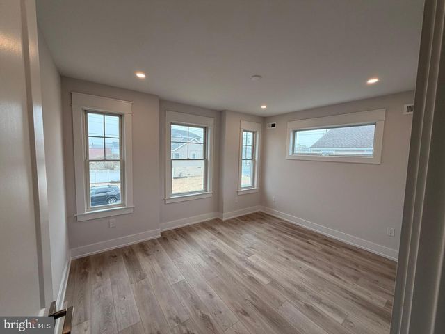 4 W SUMNER AVE, Long Beach Township, NJ 08008