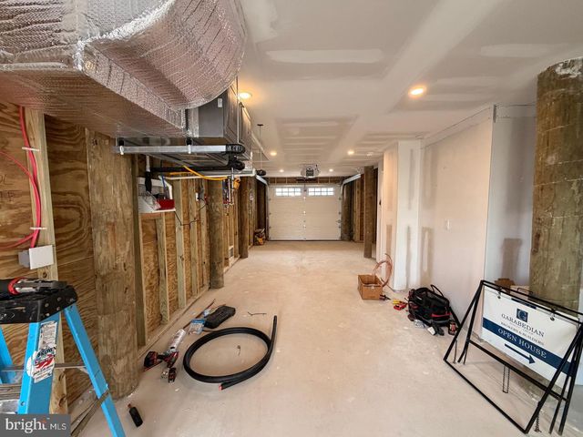 4 W SUMNER AVE, Long Beach Township, NJ 08008