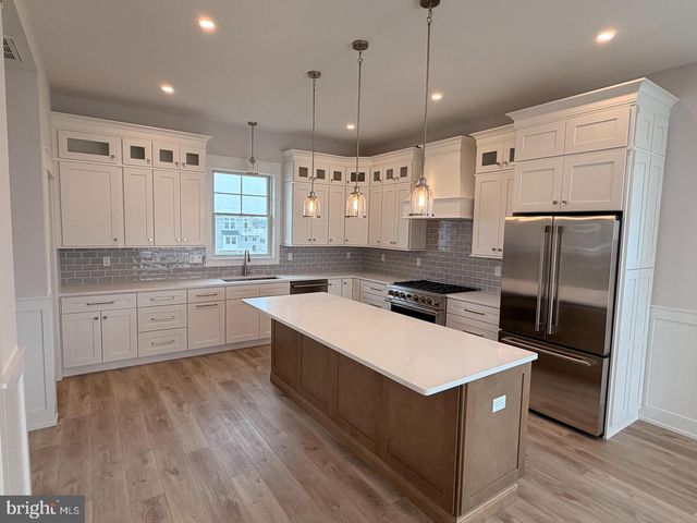 4 W SUMNER AVE, Long Beach Township, NJ 08008