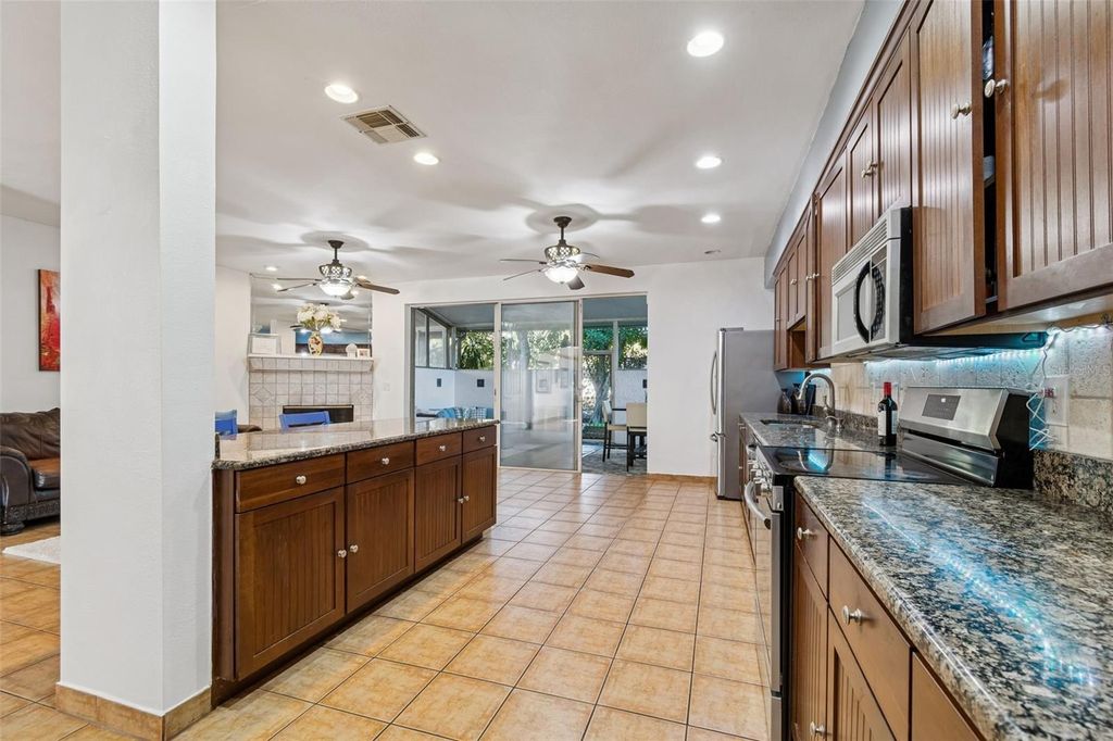 Image 15 of property listing at 2786 COUNTRYSIDE BOULEVARD 2, Clearwater, FL 33761