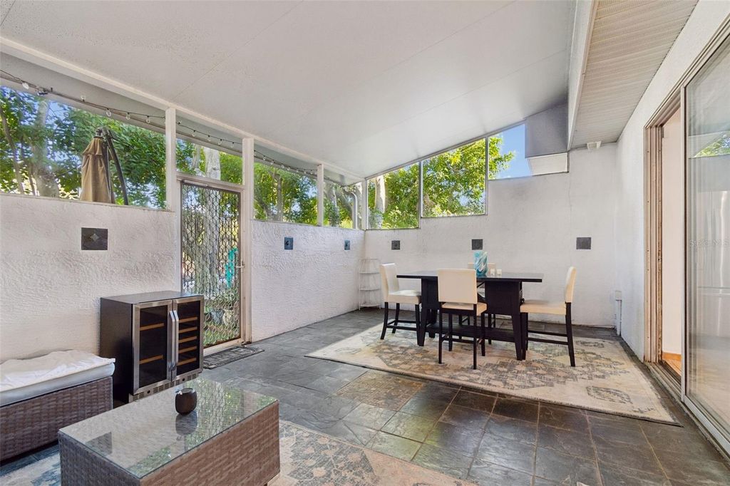 Image 17 of property listing at 2786 COUNTRYSIDE BOULEVARD 2, Clearwater, FL 33761