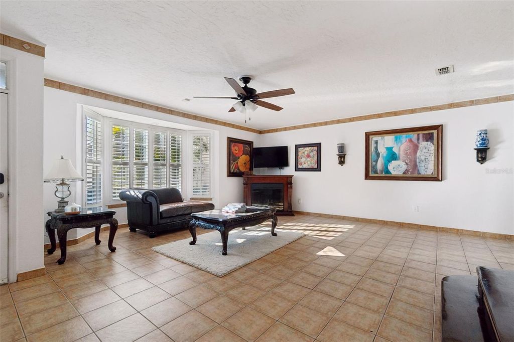 Image 4 of property listing at 2786 COUNTRYSIDE BOULEVARD 2, Clearwater, FL 33761