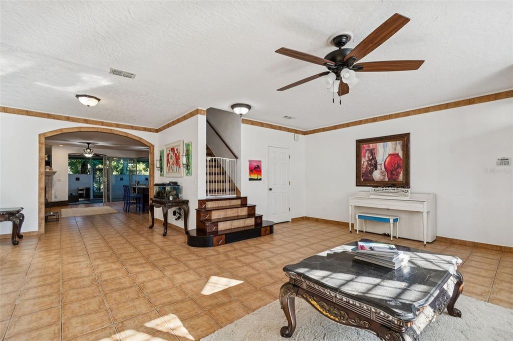 Image 6 of property listing at 2786 COUNTRYSIDE BOULEVARD 2, Clearwater, FL 33761