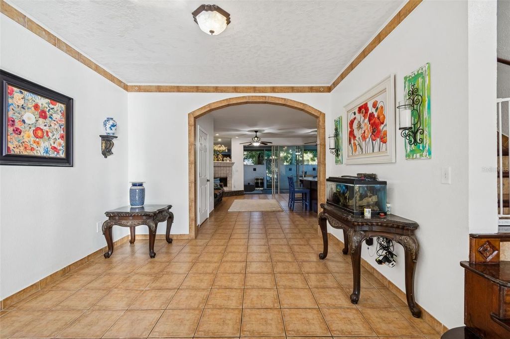 Image 7 of property listing at 2786 COUNTRYSIDE BOULEVARD 2, Clearwater, FL 33761