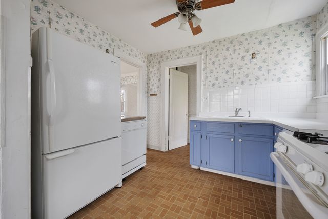 130 W Washington Street, Villa Park, IL 60181